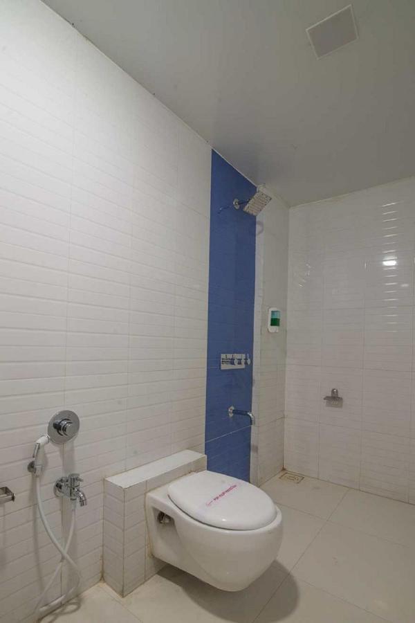 Hotel Satkar Surat Exterior photo