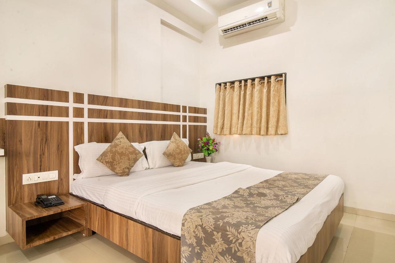 Hotel Satkar Surat Exterior photo