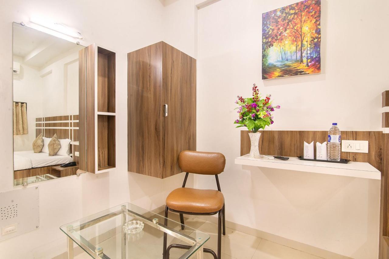 Hotel Satkar Surat Exterior photo
