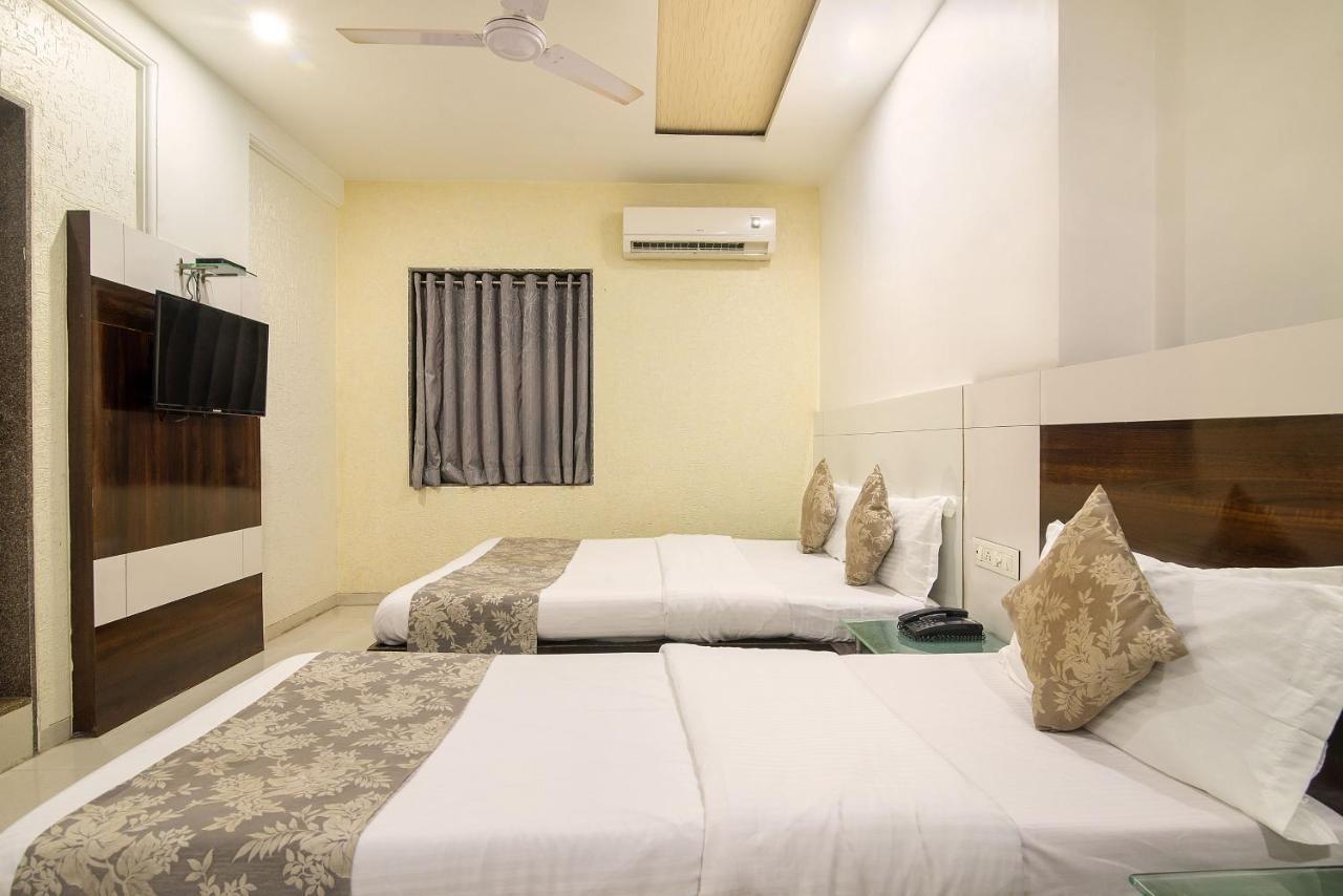 Hotel Satkar Surat Exterior photo