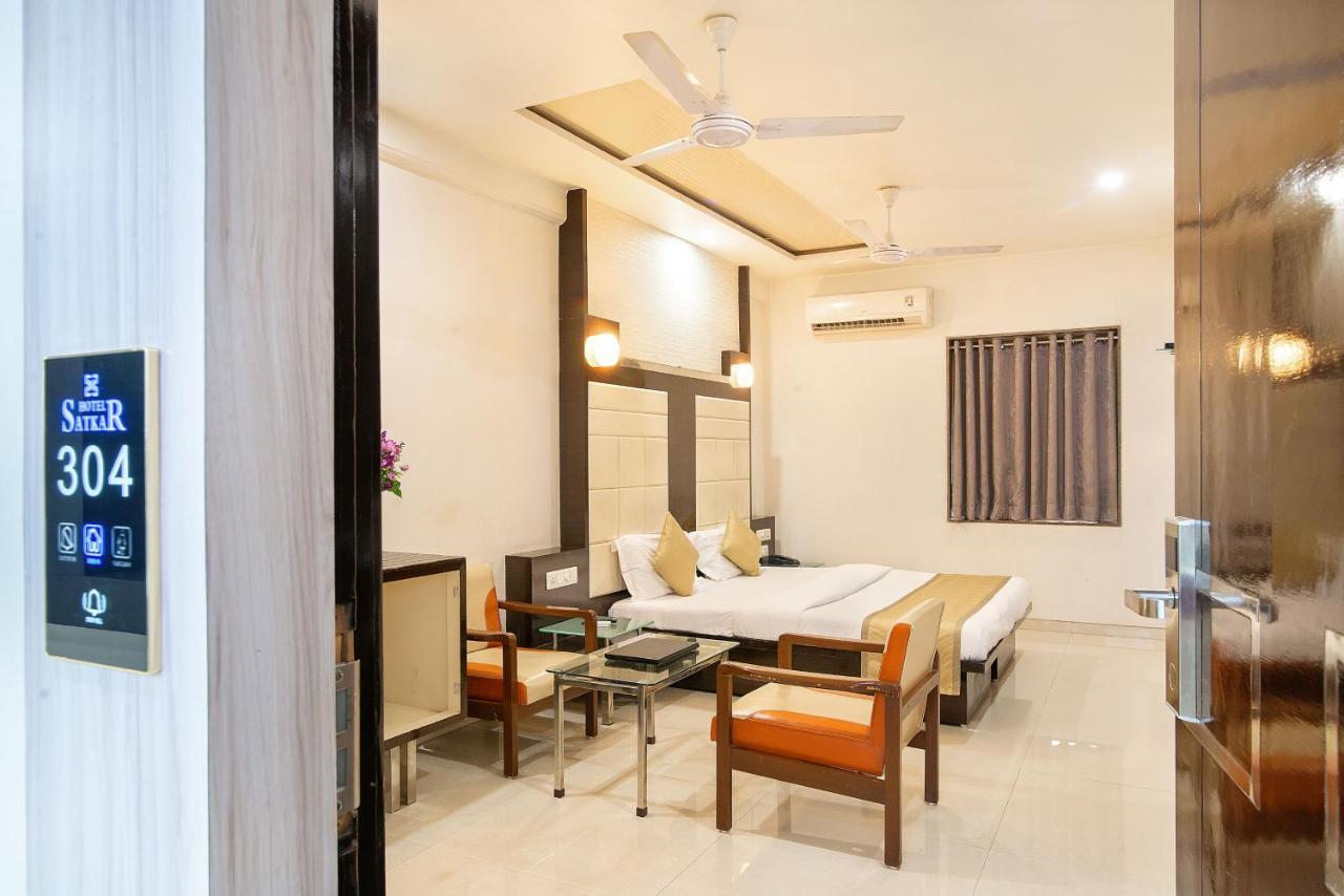 Hotel Satkar Surat Exterior photo